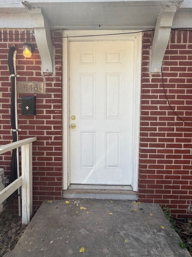 Primary Photo - Remodeled 1 Bed / 1 Bath Brick Quadplex- C...