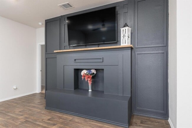 Building Photo - 105 Black Wolf Run