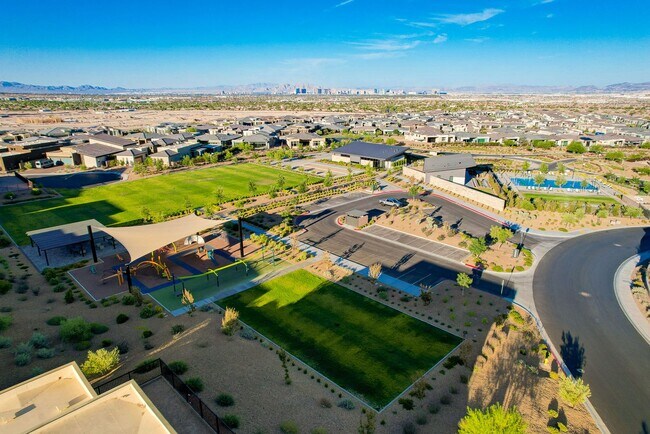 Building Photo - Mesa Ridge Luxury Oasis Feathertop