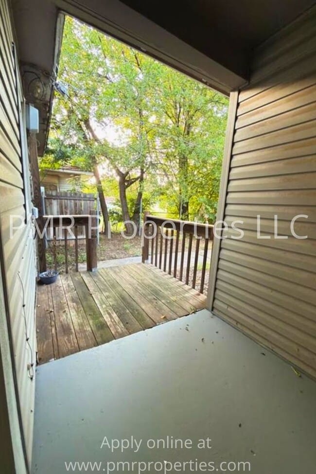 Building Photo - 4 Bedrooms / 2 Bathrooms House