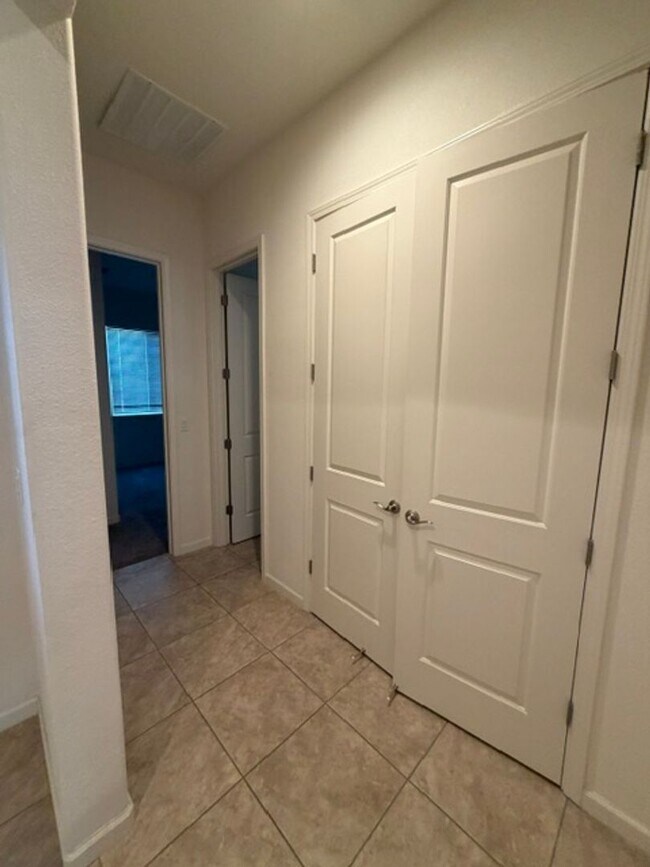 Building Photo - 362 Olivadi Way