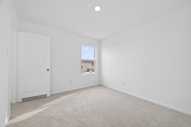 Building Photo - 3025 Fantasy Ter Dr