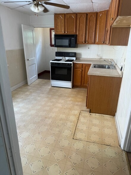 Building Photo - 273R Garfield St