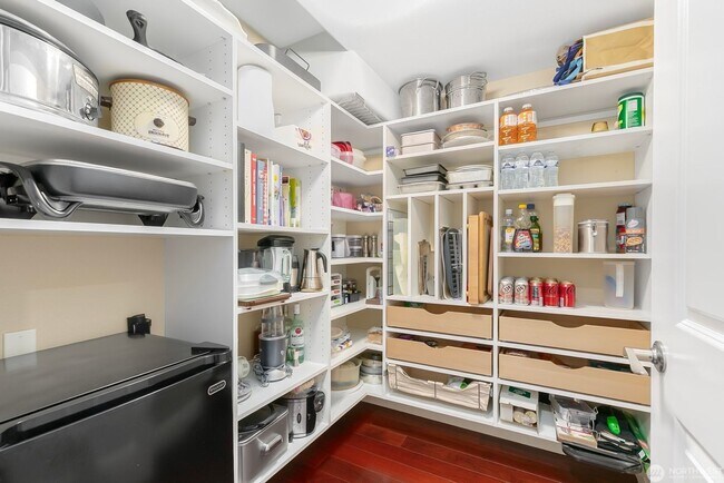 Building Photo - Luxury spacious unit with partial downtown view in Magnolia