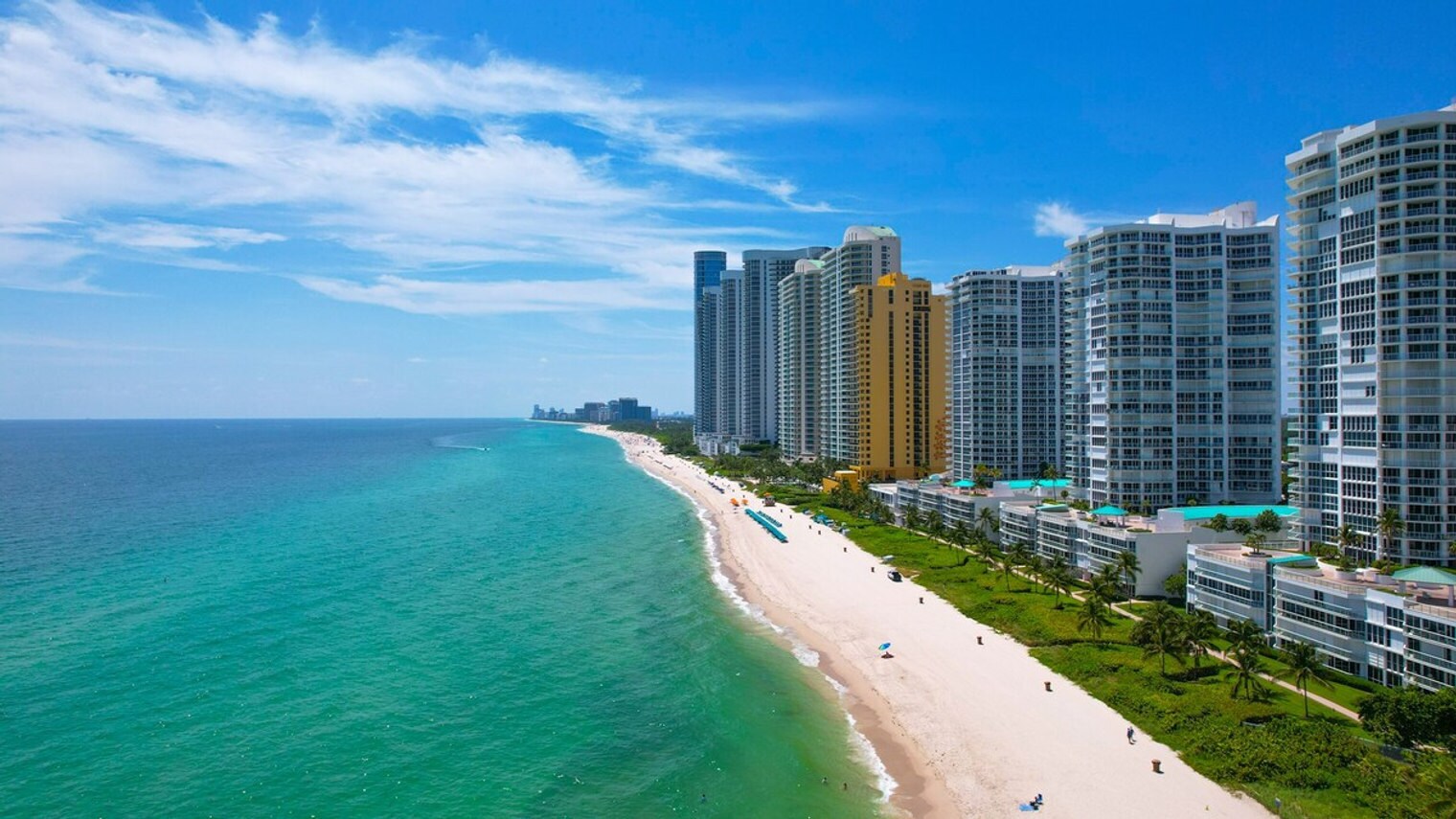 Building Photo - 16711 Collins Ave