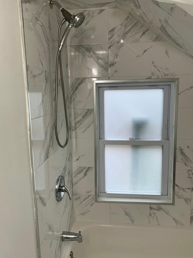 Building Photo - 141 Humphrey St