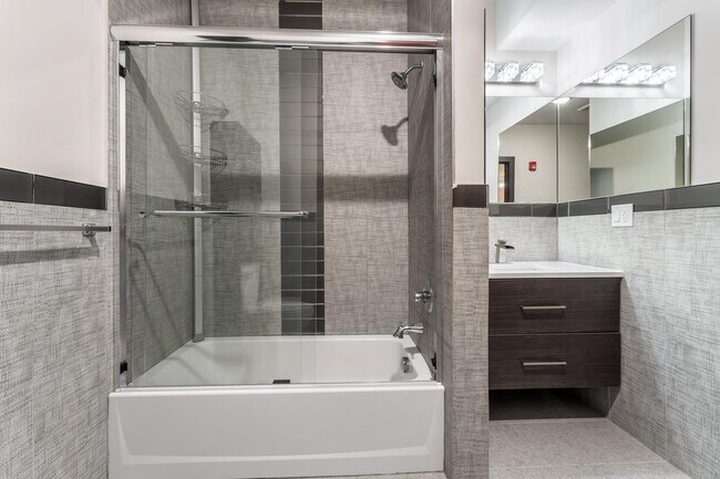 Building Photo - 65-67 Storms Ave