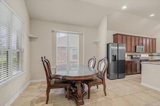 Building Photo - 3834 Raintree Village Dr