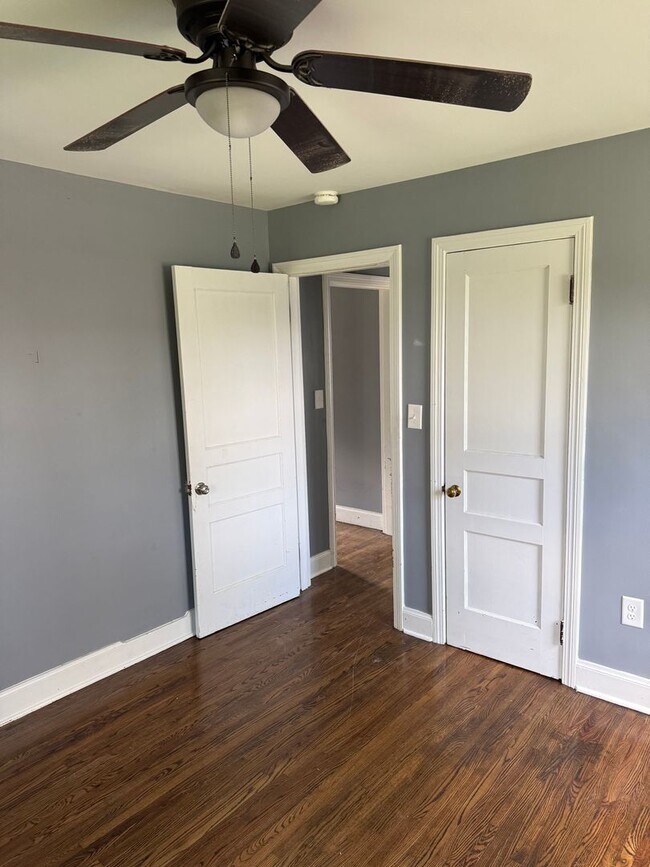 Building Photo - 2 Bed/1 Bath House