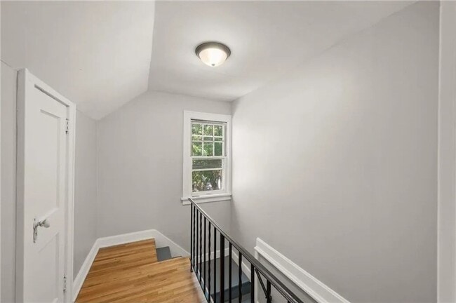 Building Photo - Updated 3 BR/1 BA Single-Family Home in St...
