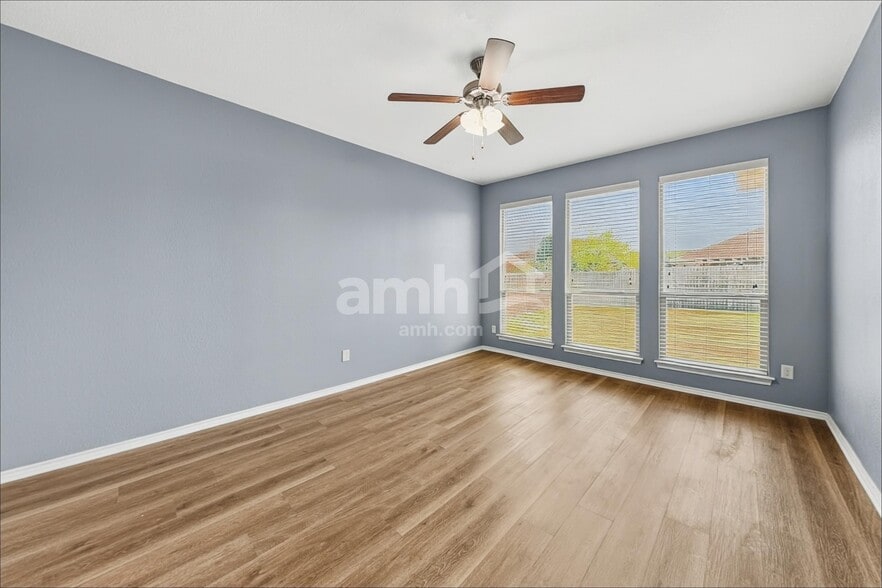 Building Photo - 3101 Hornbeam St