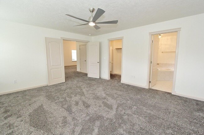 Building Photo - Spacious Craftsman Style Home