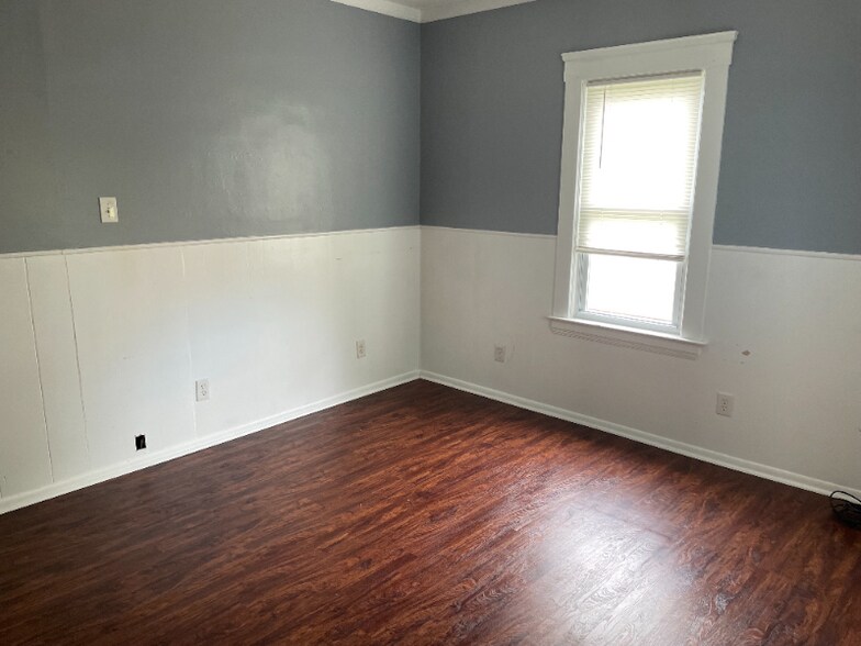 Building Photo - 444 Front St