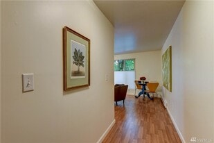 Building Photo - 11208 NE 68th St