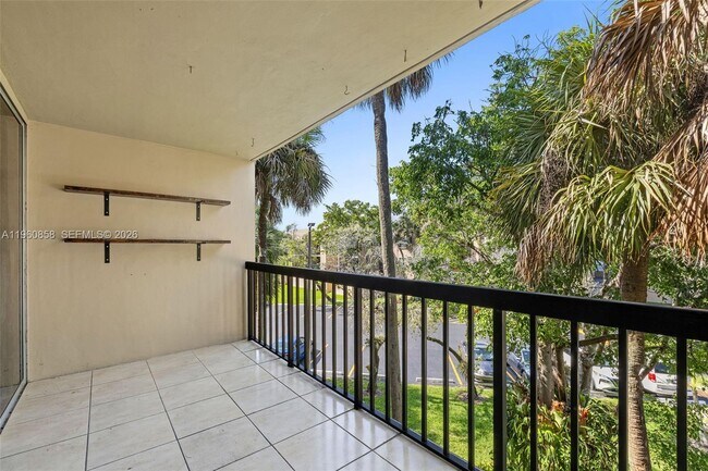 Building Photo - 10835 SW 112th Ave