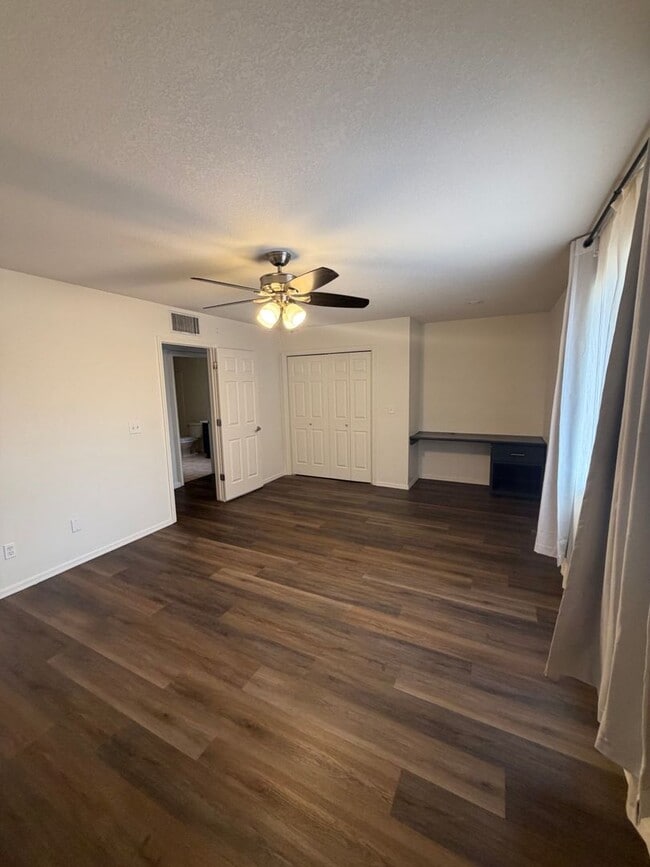 Building Photo - 1118 E Katherine Dr