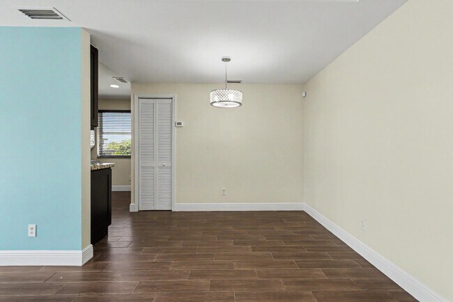 Building Photo - 1250 SW 113th Terrace