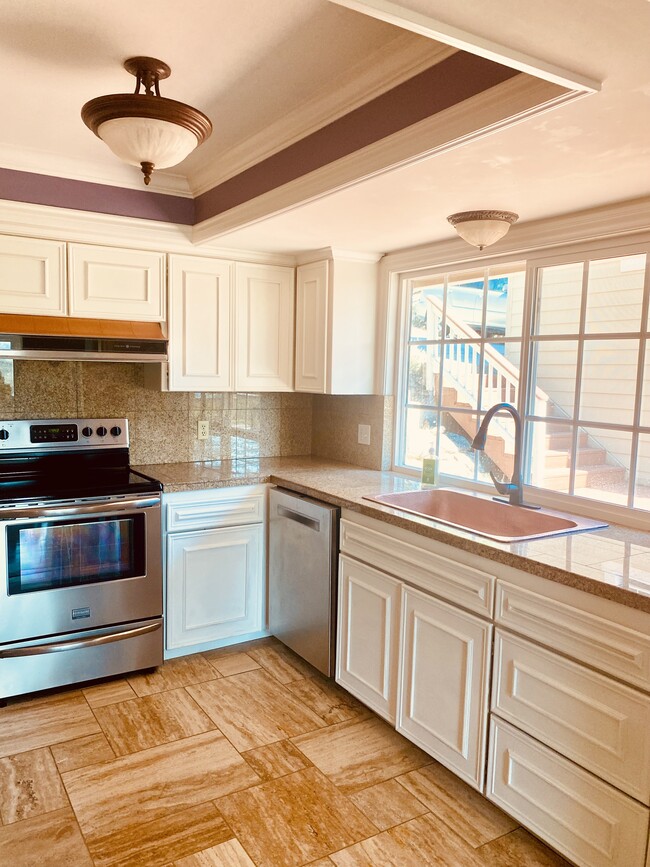 Building Photo - 14002 Hemlock Dr