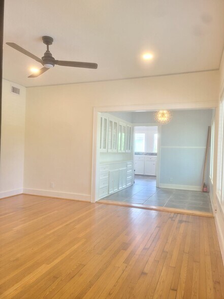 Building Photo - 4703 Chenevert St