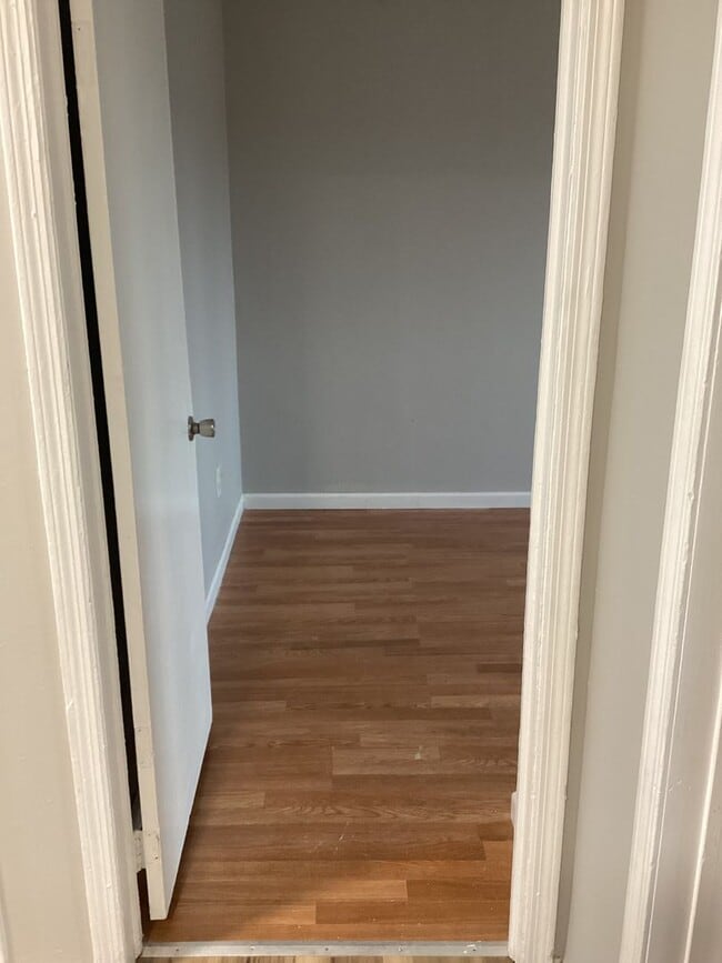 Building Photo - Three bedroom Townhouse  ready to rent