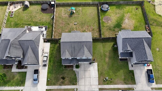 Building Photo - 4 Bedroom Home In Carolina Plantation!