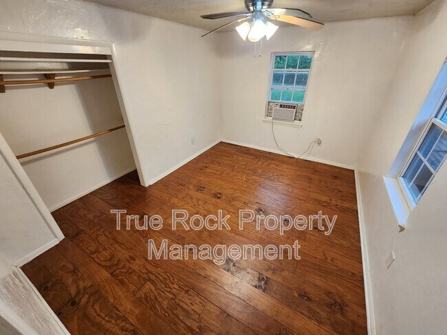 Building Photo - 917 E Beverly St