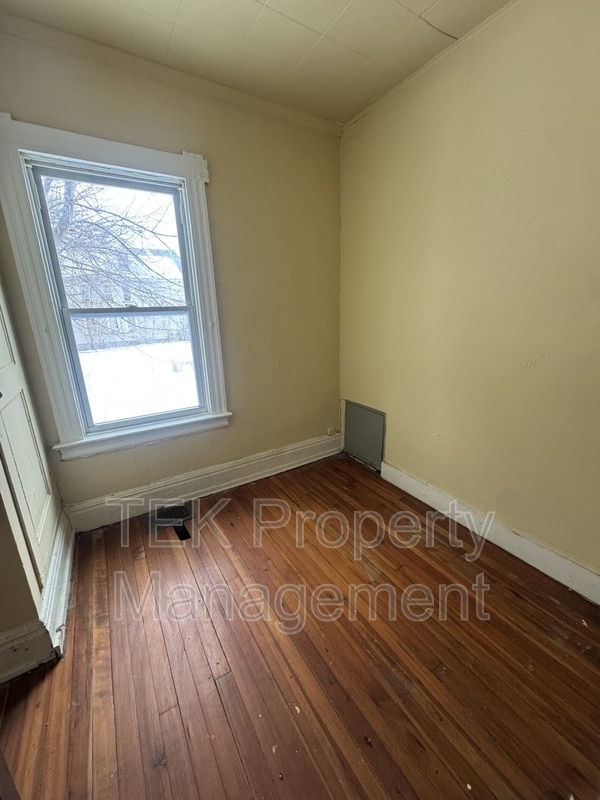 Building Photo - 100-102 Weyl Street