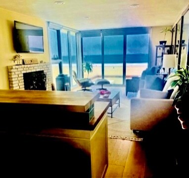 View to ocean - 7 Fleet St