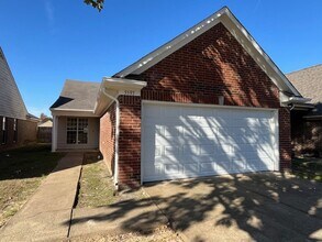 Building Photo - Renovated 3 Bedroom 2 Bath Home with 2 Car...