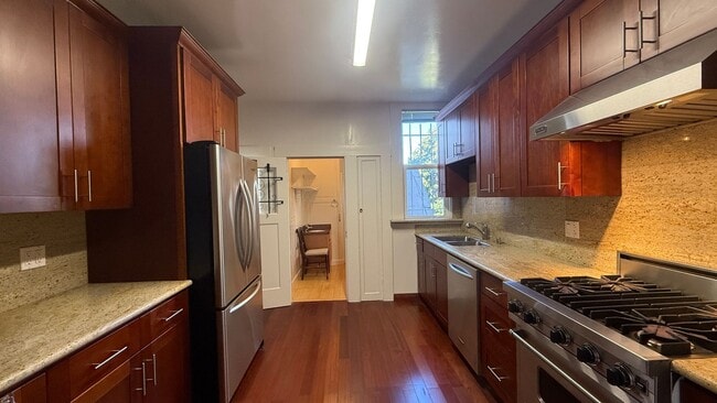 Building Photo - DREAM HOME! Spacious 3 BR + Sunroom/ 1.5 BA  in the Richmond area- AMSI