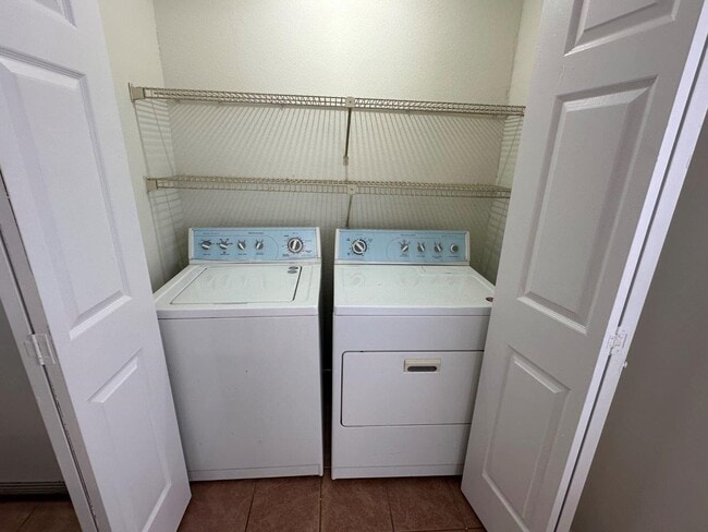 Building Photo - 2300 Old Spanish Trl