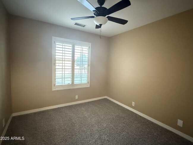 Building Photo - 2917 E Windsong Dr