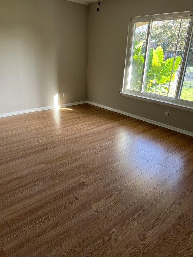 Building Photo - 5758 E Hastings Arch