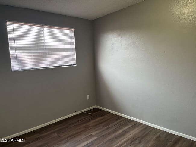 Building Photo - 102 E Ivy St