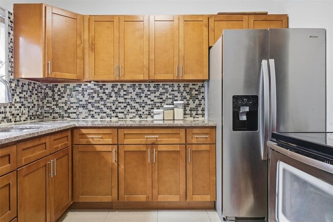 Building Photo - 104 SW 40th Ave