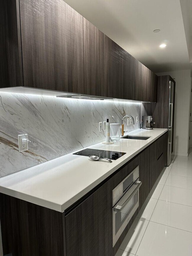 Building Photo - 851 NE 1st Ave