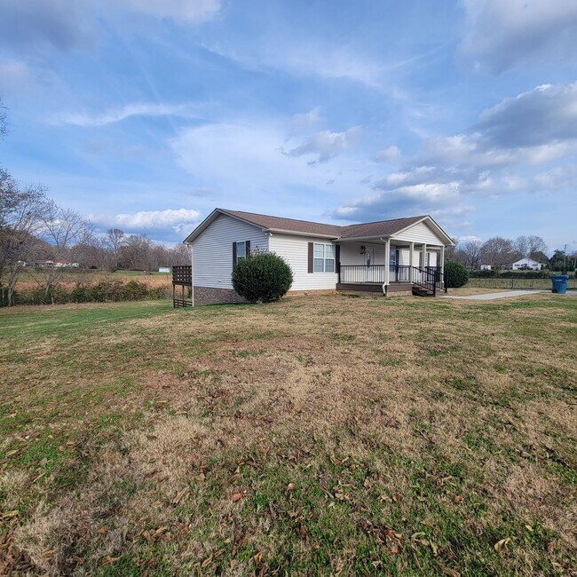 Building Photo - 3/2 Single Family- Full Unfinished Basement- Renovated House