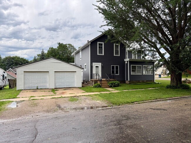 Building Photo - 5-Bed 2-Bath House in Reinbeck