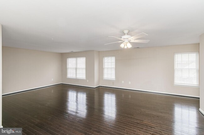 Building Photo - 6239 Willowfield Way