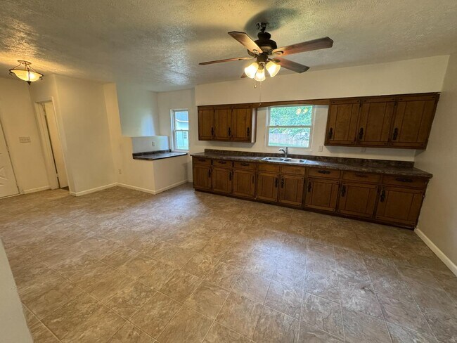 Building Photo - 2812 Fuller Ave NE