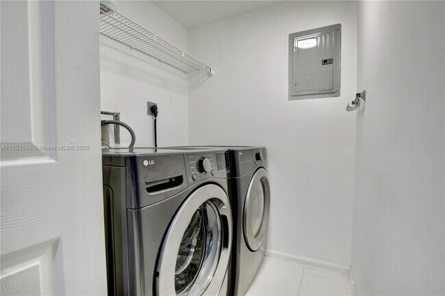 Building Photo - 17100 N Bay Rd