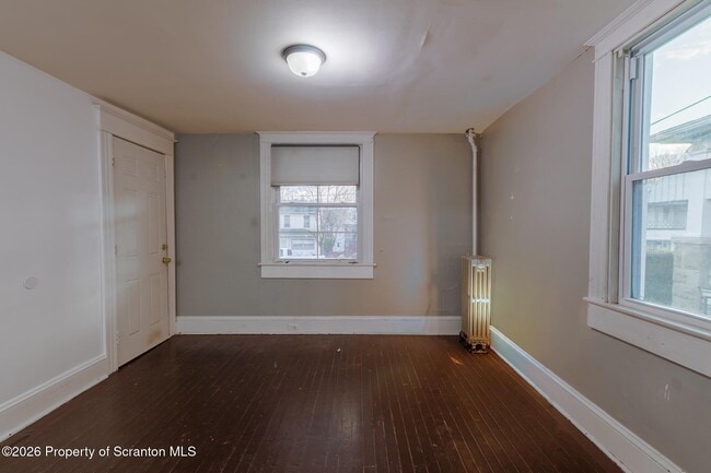 Building Photo - 623 E Elm St