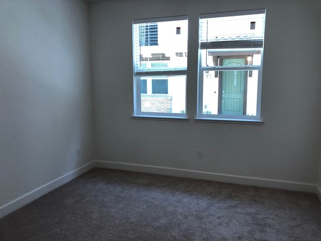Building Photo - Tri-level Townhome with 2 Car Attached Gar...
