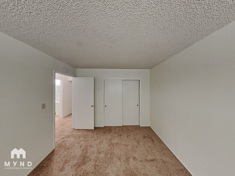 Building Photo - 870 Burbank Dr