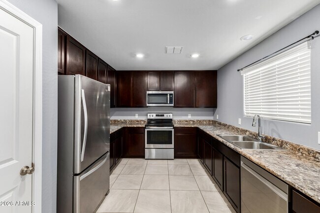 Building Photo - 40489 W Helen Ct