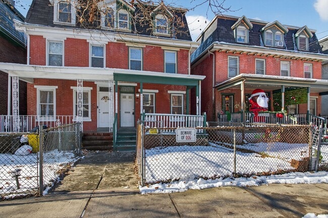 Building Photo - 39 Carroll St