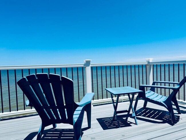 Building Photo - 15378 Holly Dr