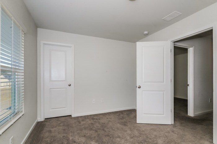 Building Photo - 168 Dorian Lp