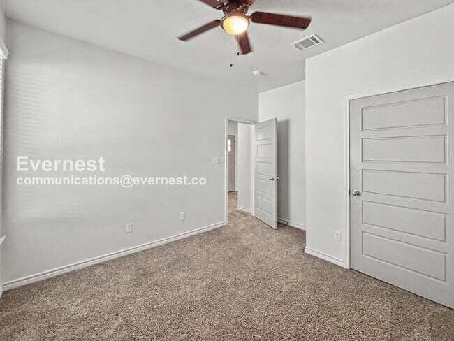 Building Photo - Limited Time Special Offer / 4 Bed, 3 Bath Home with Garage / Pet-Friendly / Vouchers Accepted / ...