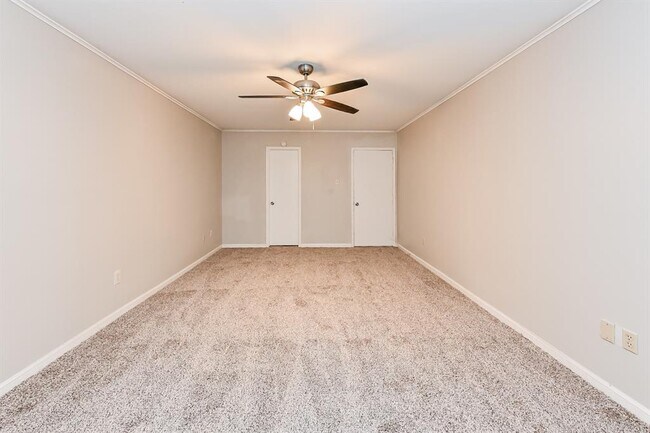 Building Photo - 16911 Memorial Oaks Ln